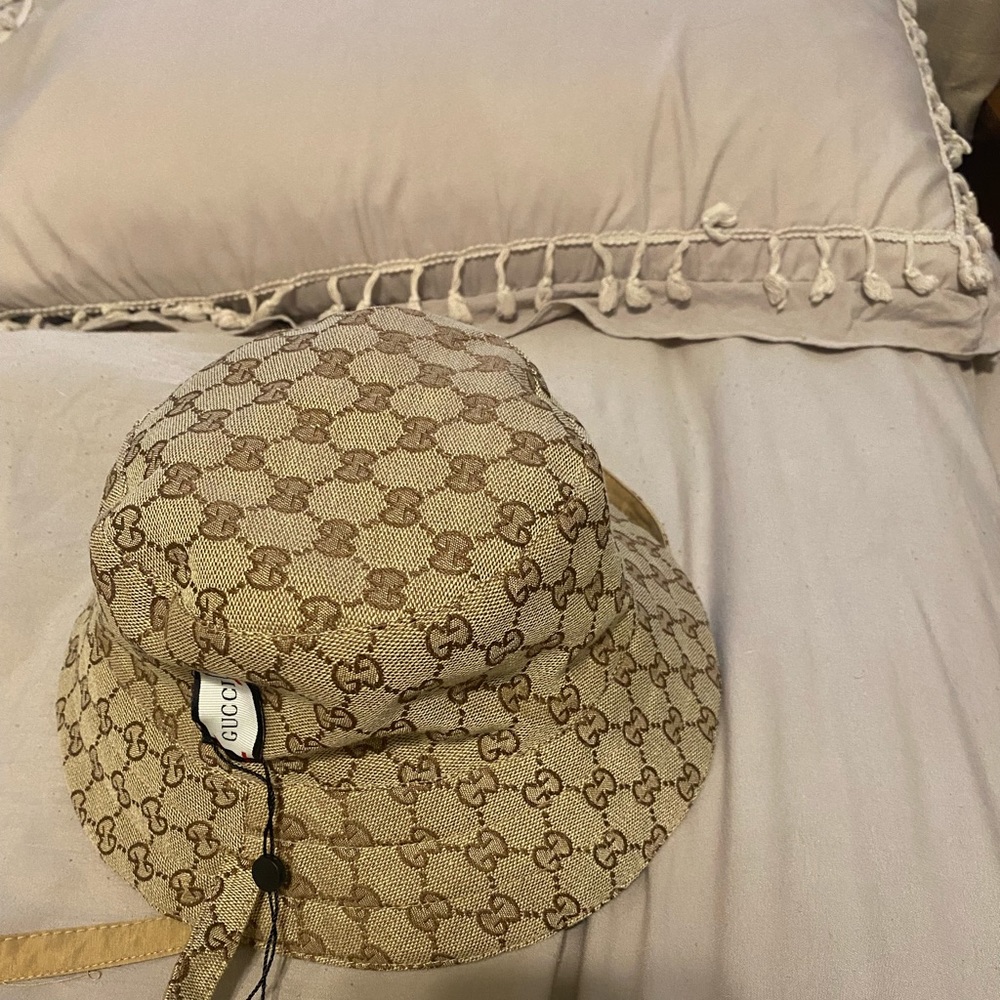 Gucci bucket hat